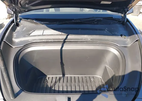 2023 Tesla Model Y Awd/Long Range Dual Motor All-Wheel Drive z USA, uszkodzony, nr VIN 7SAYGAEE8PF972307